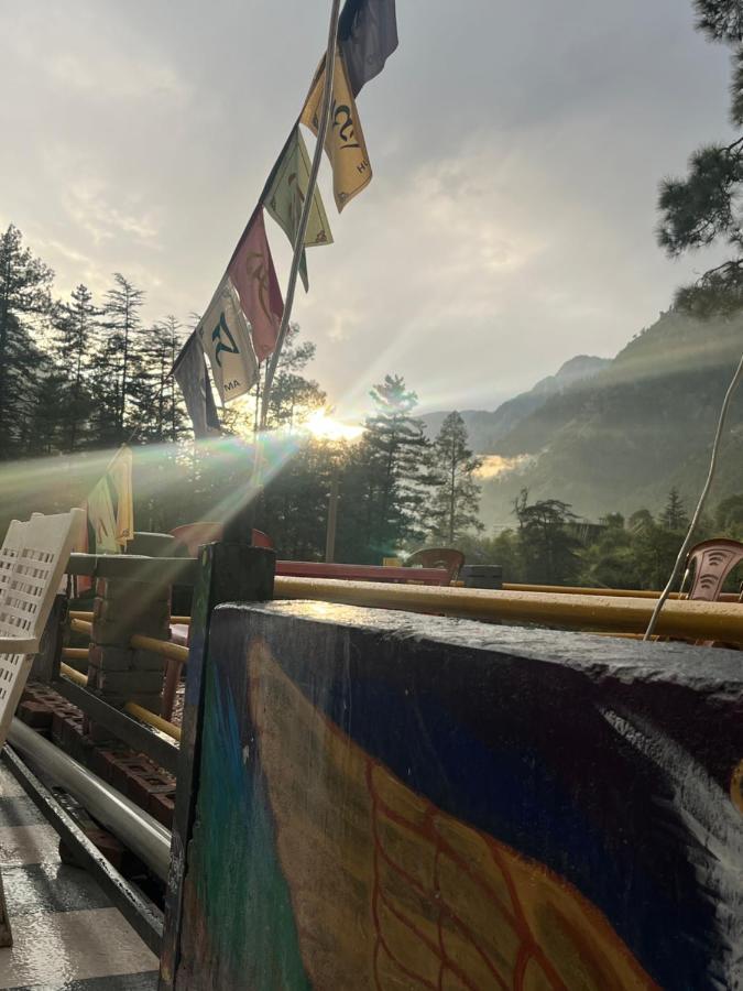 Shanti Cafe & Hostels Kasol Kültér fotó