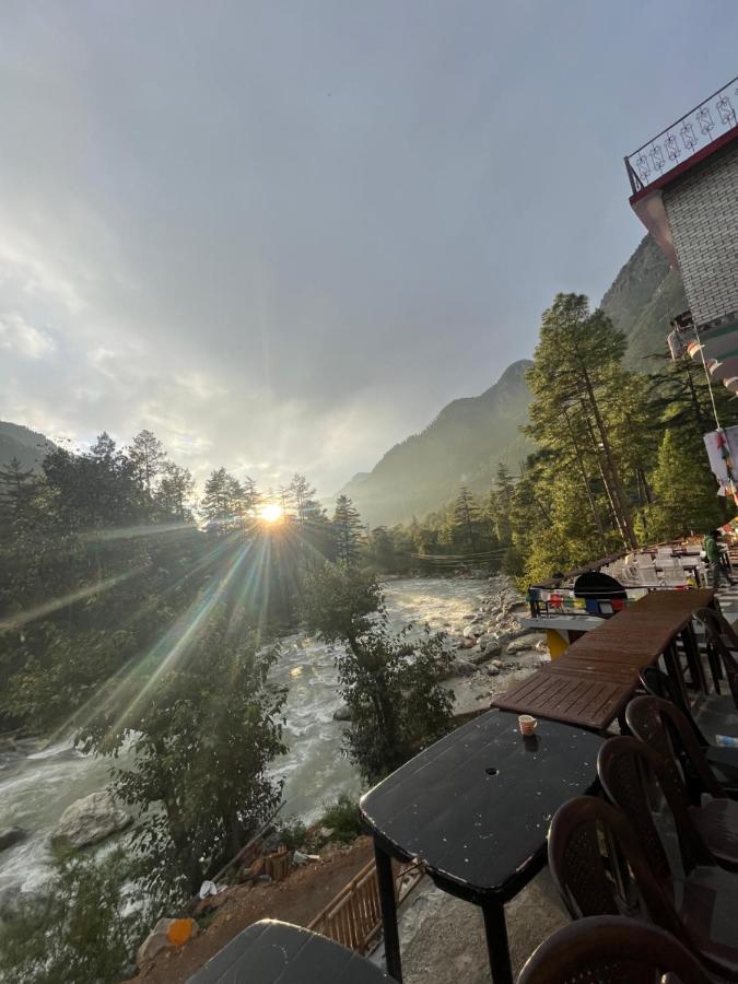 Shanti Cafe & Hostels Kasol Kültér fotó