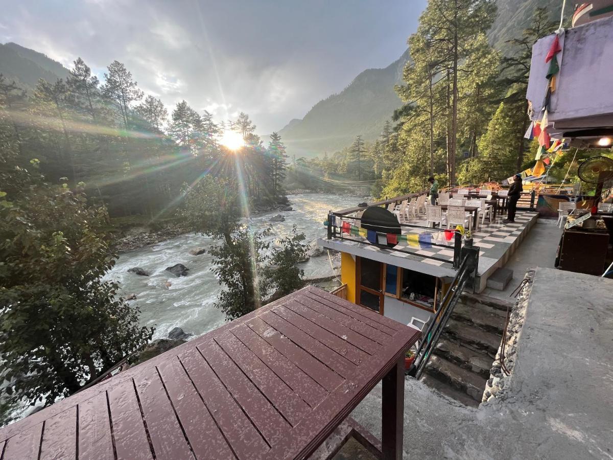 Shanti Cafe & Hostels Kasol Kültér fotó