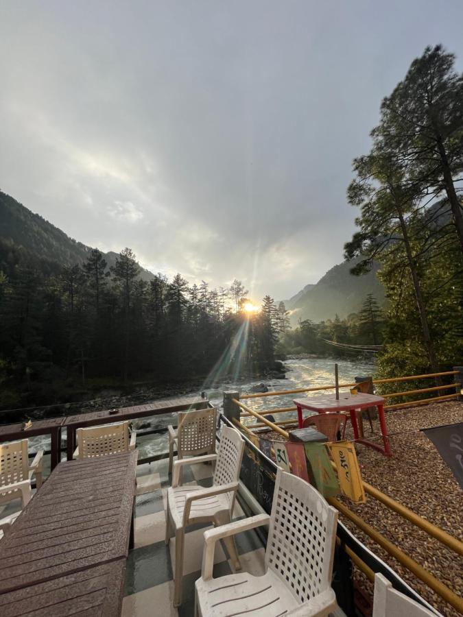 Shanti Cafe & Hostels Kasol Kültér fotó