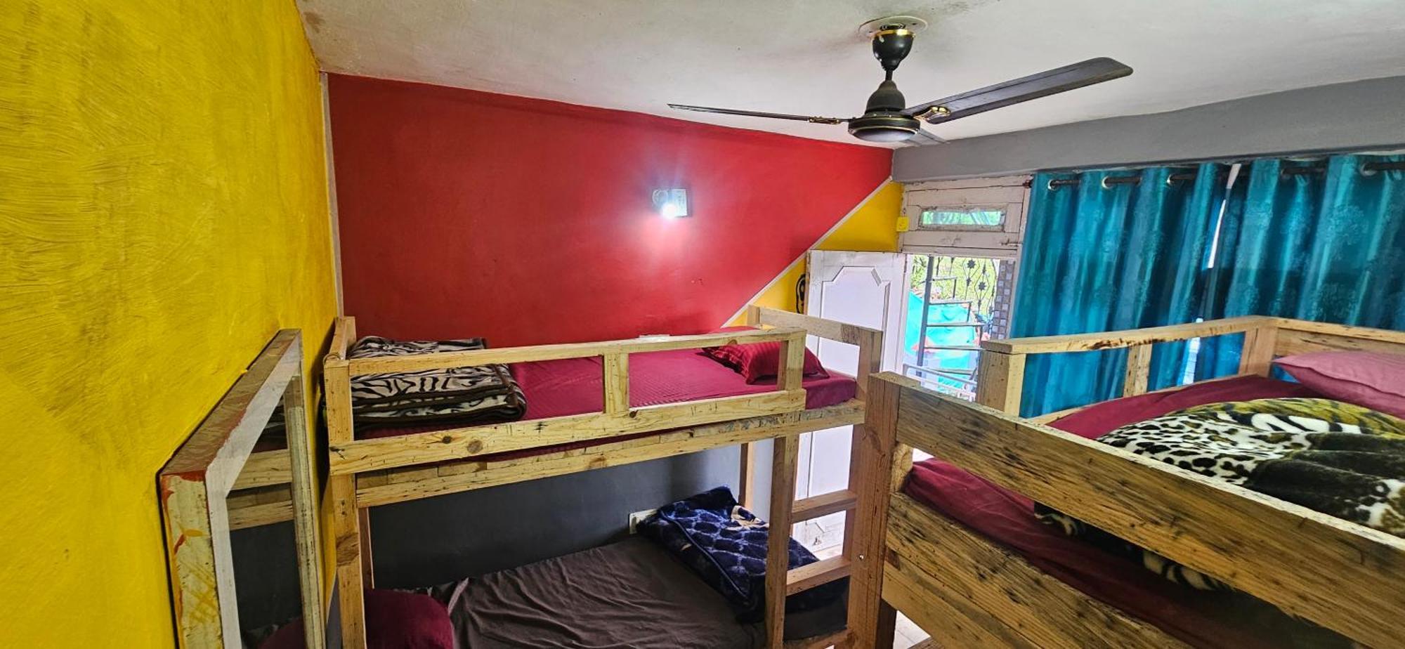 Shanti Cafe & Hostels Kasol Kültér fotó