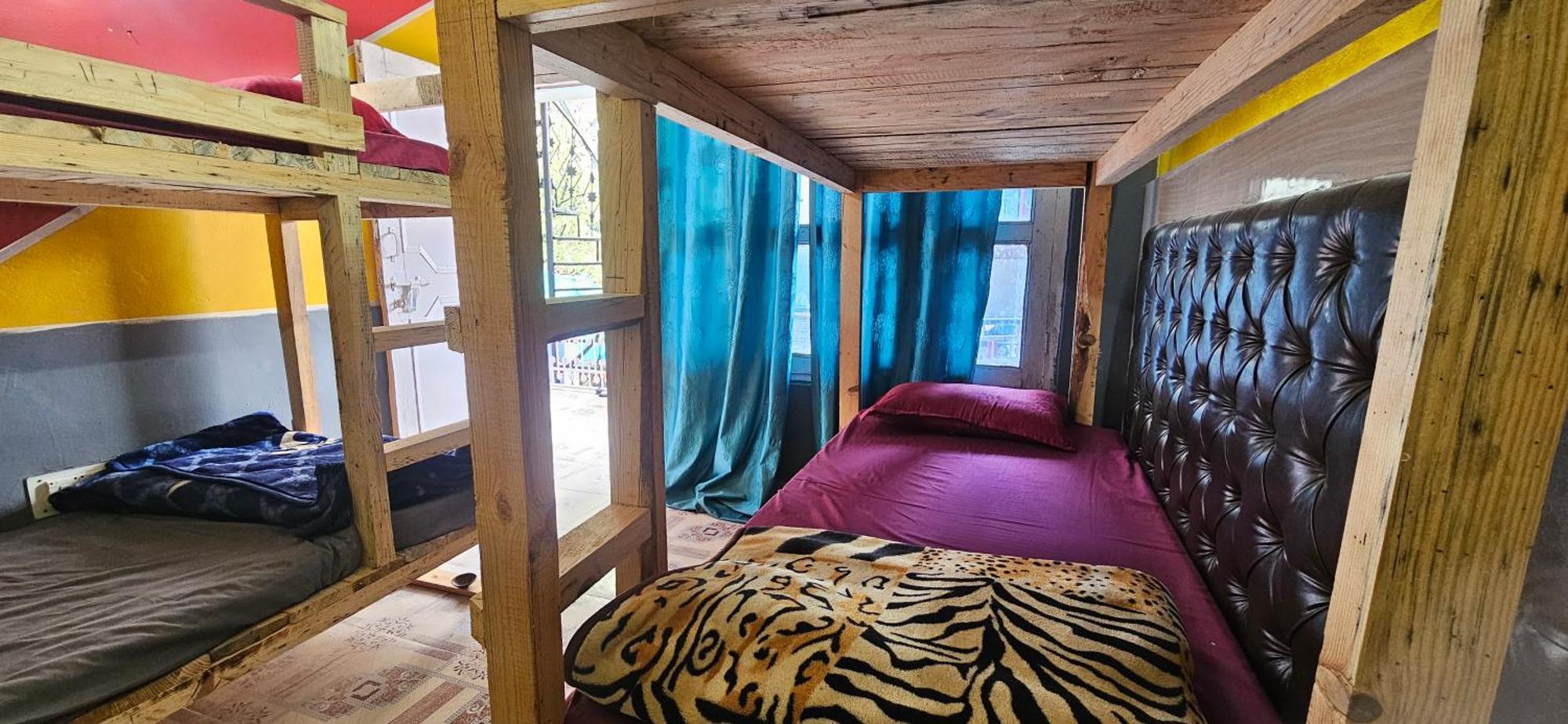 Shanti Cafe & Hostels Kasol Kültér fotó