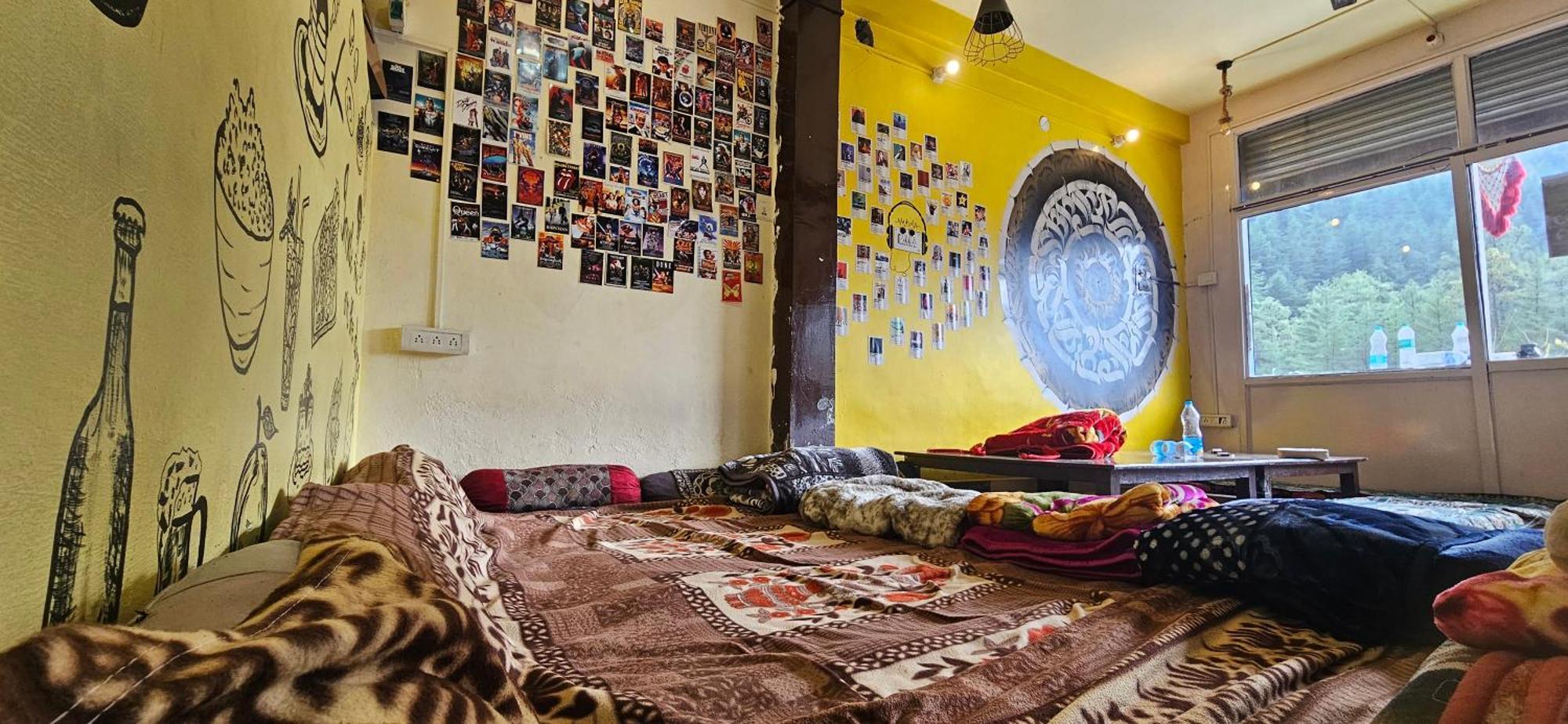 Shanti Cafe & Hostels Kasol Kültér fotó